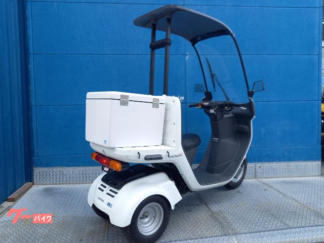 中古車保証は6ヶ月♪万一の際はレッカーサービスも行います。 中古車保証は6ヶ月♪万一の際はレッカーサービスも行います。