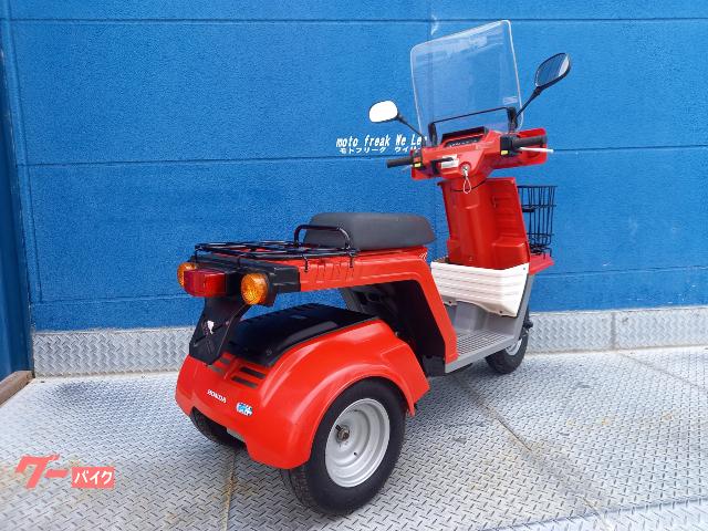 中古車保証は6ヶ月♪万一の際はレッカーサービスも行います。 中古車保証は6ヶ月♪万一の際はレッカーサービスも行います。