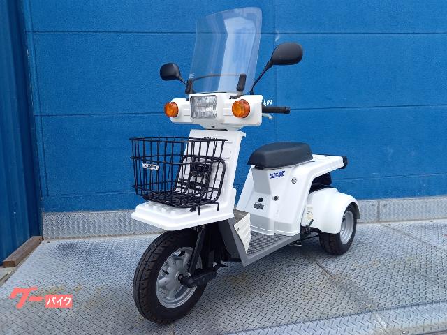 最新モデル〜輸入車まで、バラエティ豊かなラインナップをぜひ見に来てください♪ 最新モデル〜輸入車まで、バラエティ豊かなラインナップをぜひ見に来てください♪