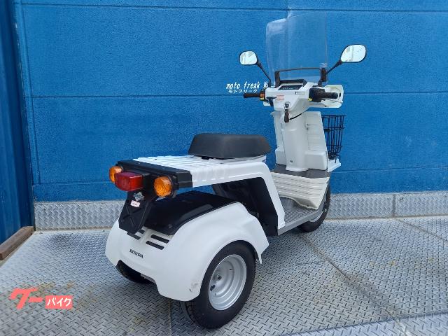 中古車保証は6ヶ月♪万一の際はレッカーサービスも行います。 中古車保証は6ヶ月♪万一の際はレッカーサービスも行います。