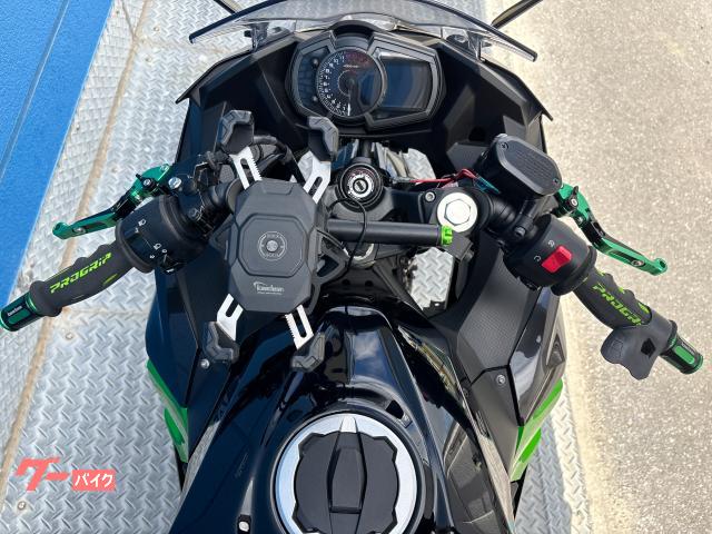 各ブランドのライバル車種の中から、店頭で見て、触れてバイクを選んで頂けます。