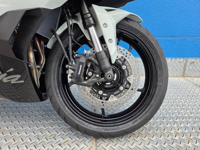 カワサキ Ninja ZX－4R SE｜モトフリークウイリー とよみ店