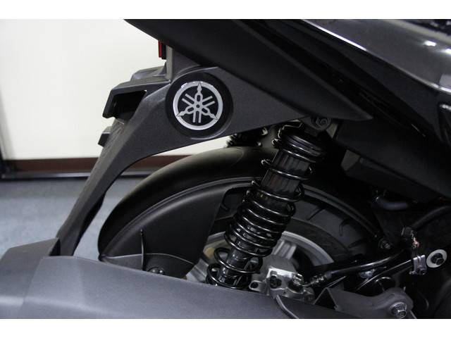 オレンジの丸い反射板の部分に取り付けるYAMAHA音叉エンブレムをプレゼント オレンジの丸い反射板の部分に取り付けるYAMAHA音叉エンブレムをプレゼント