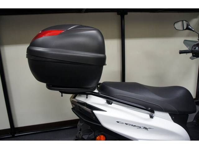 YAMAHA純正リアキャリア/リアボックス30〜32L YAMAHA純正リアキャリア/リアボックス30〜32L