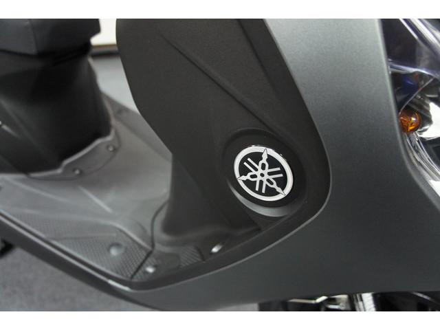 オレンジの丸い反射板の部分に取り付けるYAMAHA音叉エンブレムをプレゼント オレンジの丸い反射板の部分に取り付けるYAMAHA音叉エンブレムをプレゼント