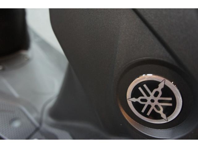 オレンジの丸い反射板の部分に取り付けるYAMAHA音叉エンブレムをプレゼント オレンジの丸い反射板の部分に取り付けるYAMAHA音叉エンブレムをプレゼント
