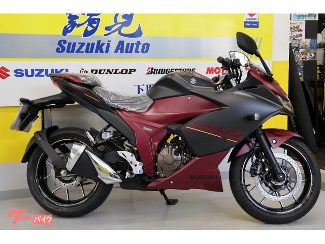 低く構えた精悍なカウルラインが他のスポーツバイクと違ったジクサーSFらしさ♪ 低く構えた精悍なカウルラインが他のスポーツバイクと違ったジクサーSFらしさ♪