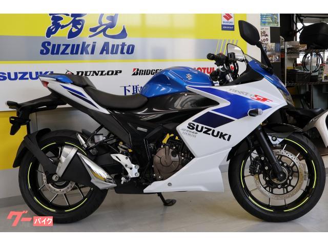 低く構えた精悍なカウルラインが他のスポーツバイクと違ったジクサーSFらしさ♪ 低く構えた精悍なカウルラインが他のスポーツバイクと違ったジクサーSFらしさ♪