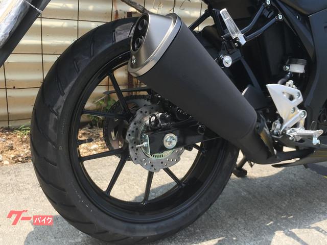 ダンロップ製D102タイヤを装着し、高い安定性と軽快なハンドリングを両立! ダンロップ製D102タイヤを装着し、高い安定性と軽快なハンドリングを両立!