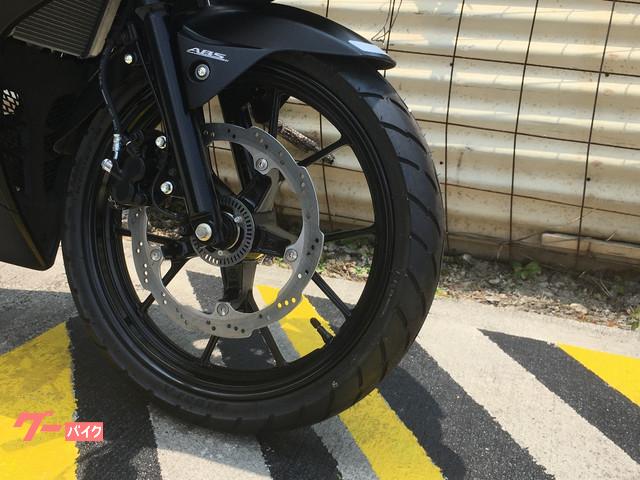 スポーティな外観をもつ10本スポークアルミキャストホイールを採用! スポーティな外観をもつ10本スポークアルミキャストホイールを採用!