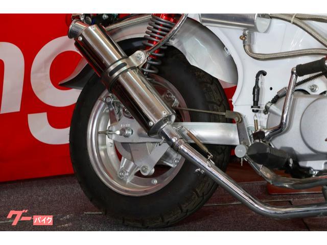 あっと驚く旧車スクーターまで!70台が並ぶショールームです。 あっと驚く旧車スクーターまで!70台が並ぶショールームです。