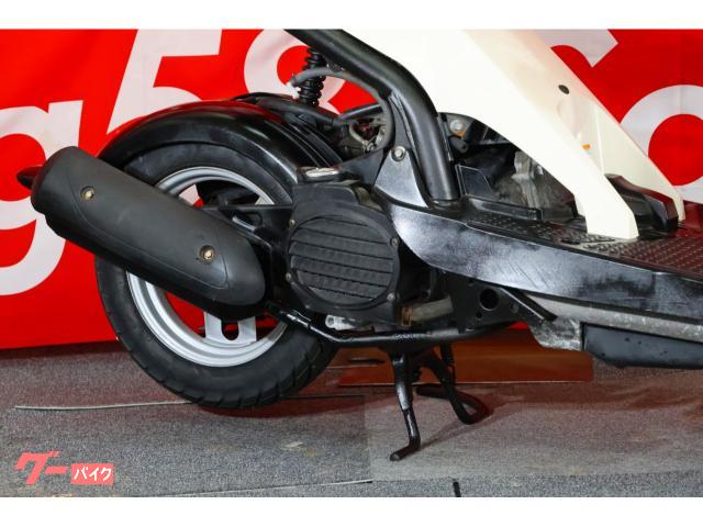 あっと驚く旧車スクーターまで!70台が並ぶショールームです。 あっと驚く旧車スクーターまで!70台が並ぶショールームです。