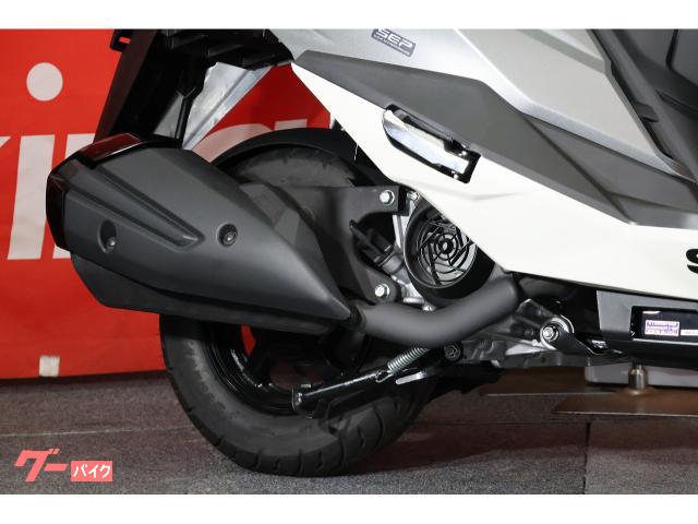 あっと驚く旧車スクーターまで!70台が並ぶショールームです。 あっと驚く旧車スクーターまで!70台が並ぶショールームです。