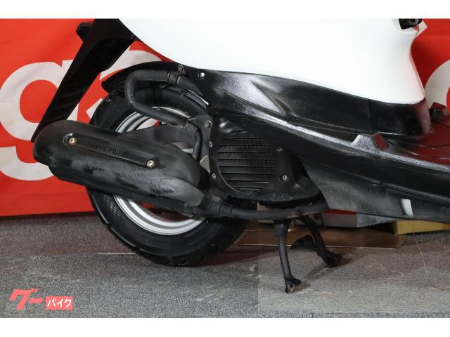 あっと驚く旧車スクーターまで!70台が並ぶショールームです。 あっと驚く旧車スクーターまで!70台が並ぶショールームです。