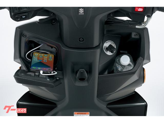 USBソケット(TYPE−A)を装備したフロントボックスとインナーラック USBソケット(TYPE−A)を装備したフロントボックスとインナーラック