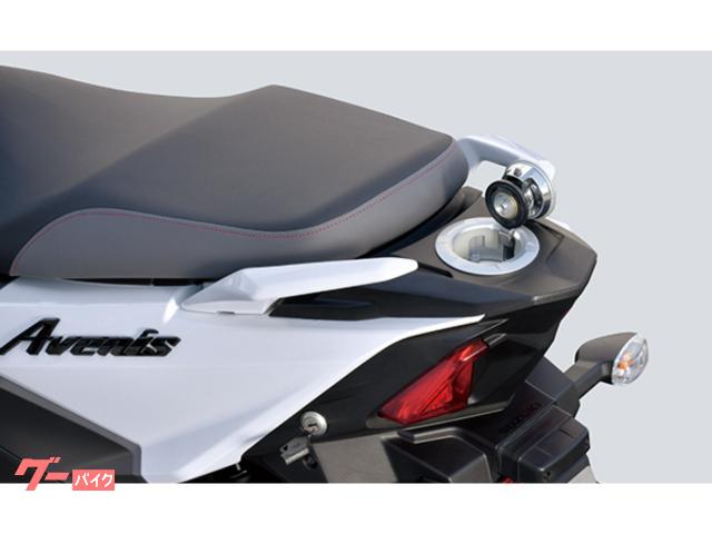 燃料タンクは5.2リットルの容量を確保。給油口はシート後方に設置し、シートを開けることなく給油できる 燃料タンクは5.2リットルの容量を確保。給油口はシート後方に設置し、シートを開けることなく給油できる