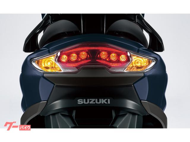 ウィンカー一体型の、大きなLEDリヤコンビネーションランプを装備し、エレガントなデザイン ウィンカー一体型の、大きなLEDリヤコンビネーションランプを装備し、エレガントなデザイン