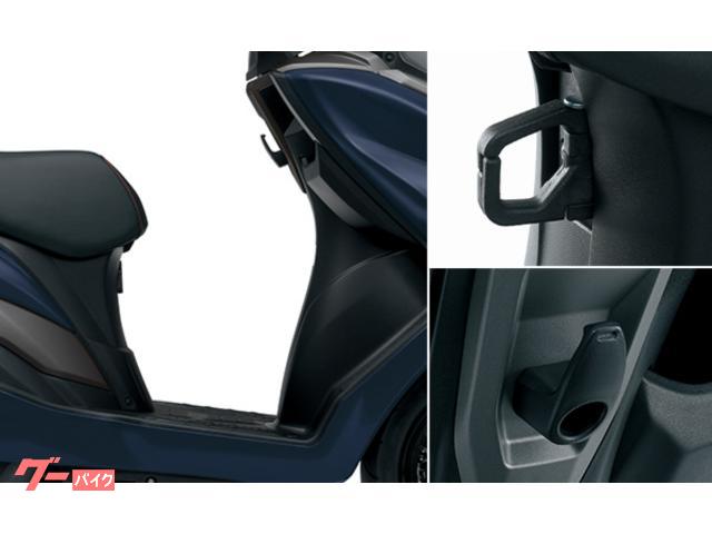 ちょっとした買い物袋を掛けるのに便利なフロントフック ちょっとした買い物袋を掛けるのに便利なフロントフック