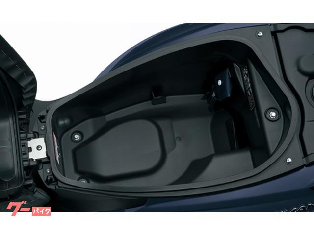 シート下には、収納に便利なトランクスペース シート下には、収納に便利なトランクスペース