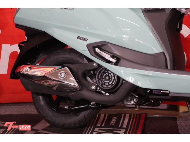 あっと驚く旧車スクーターまで！７０台が並ぶショールームです。