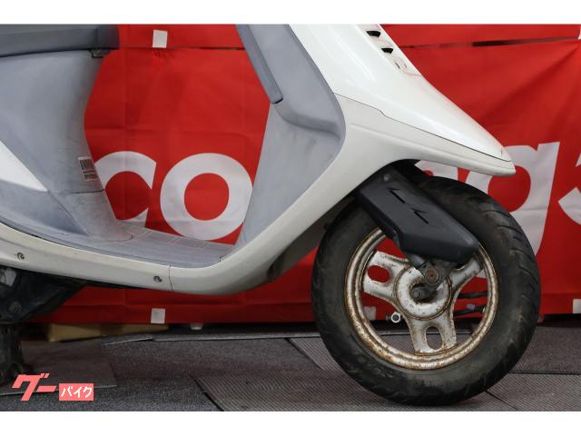 あっと驚く旧車スクーターまで！７０台が並ぶショールームです。