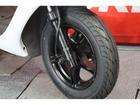 あっと驚く旧車スクーターまで！７０台が並ぶショールームです。