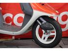 あっと驚く旧車スクーターまで！７０台が並ぶショールームです。
