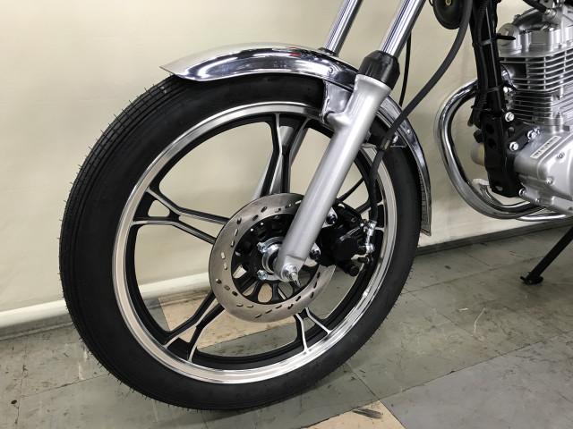 *前輪ディスクブレーキで18インチタイヤ装着 *前輪ディスクブレーキで18インチタイヤ装着