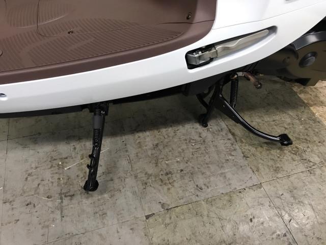 *サイドスタンド標準装備で駐車楽々 *サイドスタンド標準装備で駐車楽々