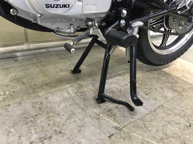 *サイドスタンド標準装備で駐停車も楽々 *サイドスタンド標準装備で駐停車も楽々