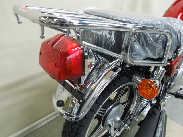 *リヤキャリア標準装備で荷物も楽々(別途オプションでボックスやカゴなども取付可能) *リヤキャリア標準装備で荷物も楽々(別途オプションでボックスやカゴなども取付可能)