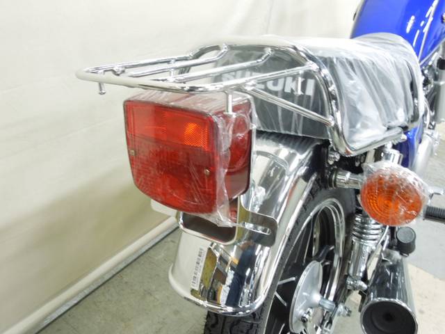 *リヤキャリア標準装備で荷物も楽々(別途オプションでボックスやカゴなども取付可能) *リヤキャリア標準装備で荷物も楽々(別途オプションでボックスやカゴなども取付可能)
