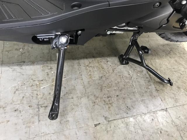 *サイドスタンド標準装備で駐車楽々 *サイドスタンド標準装備で駐車楽々