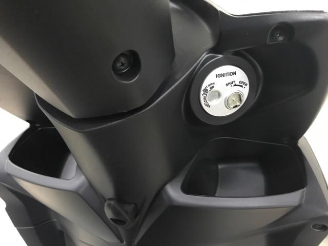 *メインキー操作でシート開錠でき鍵穴にフタをするシャッターキー装備 *メインキー操作でシート開錠でき鍵穴にフタをするシャッターキー装備