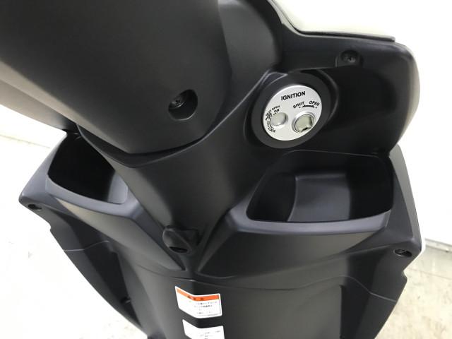 *メインキー操作でシート開錠でき鍵穴にフタをするシャッターキー装備 *メインキー操作でシート開錠でき鍵穴にフタをするシャッターキー装備