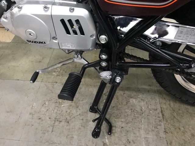 *サイドスタンド標準装備で駐停車も楽々 *サイドスタンド標準装備で駐停車も楽々