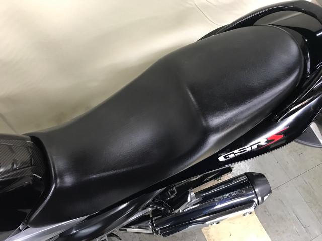 *シートも大きく二人乗りも楽々 *シートも大きく二人乗りも楽々