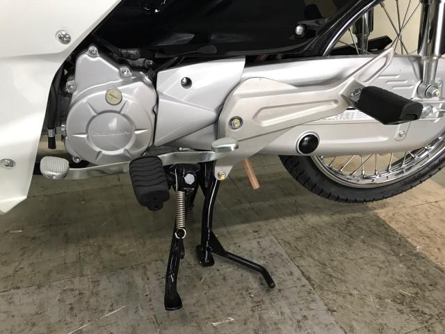 *サイドスタンド標準装備で駐停車も楽々 *サイドスタンド標準装備で駐停車も楽々