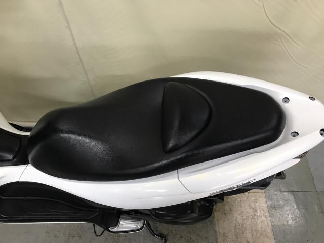 *二人乗りも楽々ロングシート *二人乗りも楽々ロングシート