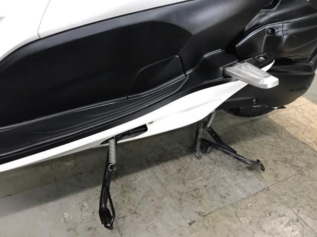 *サイドスタンド標準装備で駐停車も楽々 *サイドスタンド標準装備で駐停車も楽々