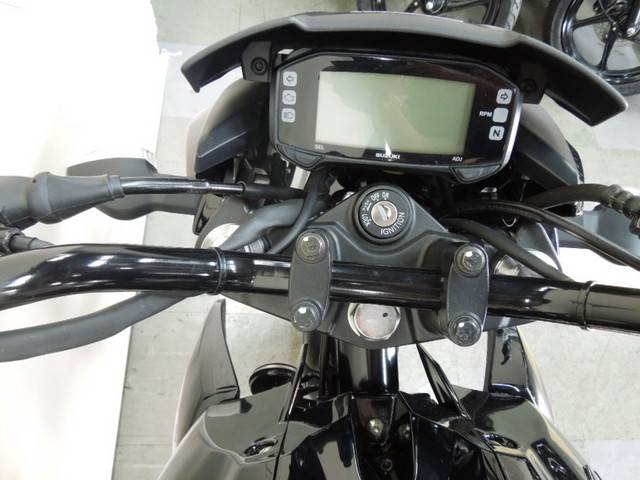 *デジタル多機能メーターで中央液晶部にギヤインジケーター付(何速にギヤが入ってるか表示されます) *デジタル多機能メーターで中央液晶部にギヤインジケーター付(何速にギヤが入ってるか表示されます)