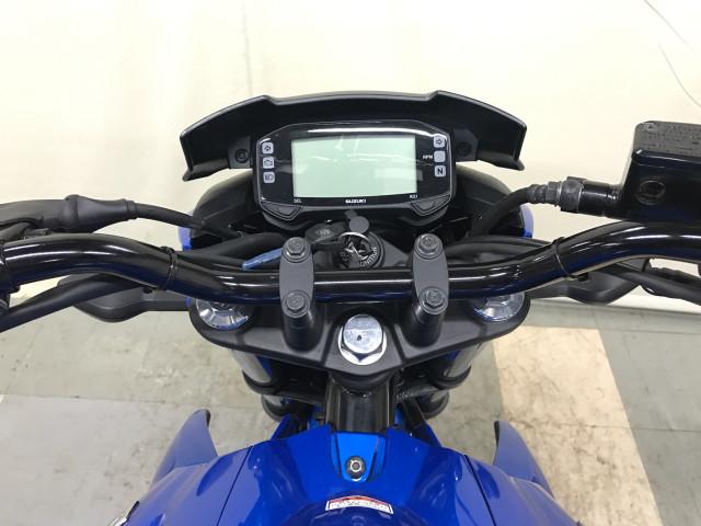 *デジタル多機能メーターで中央液晶部にギヤインジケーター付(何速にギヤが入ってるか表示されます) *デジタル多機能メーターで中央液晶部にギヤインジケーター付(何速にギヤが入ってるか表示されます)