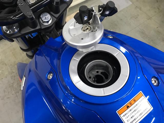 *燃料満タンで12L入ります *燃料満タンで12L入ります