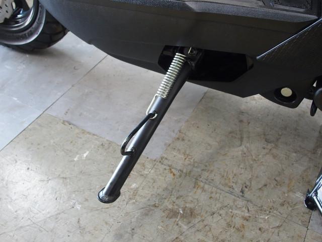 *サイドスタンド標準装備で駐車楽々 *サイドスタンド標準装備で駐車楽々