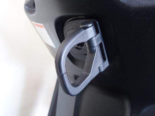 *カバンなどを掛けれる大型フック付 *カバンなどを掛けれる大型フック付