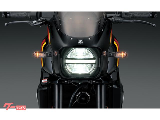 丸型ＬＥＤヘッドランプは、１９６０年代と７０年代のモデルによく見られたデザインから着想を得ています