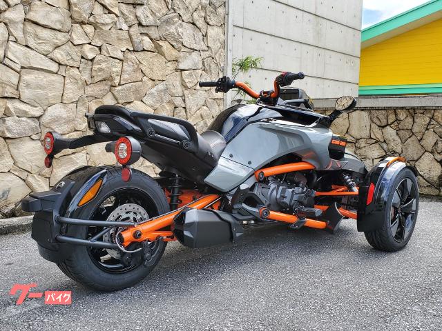 バイクとも車とも違う乗り味!ぜひ一度試乗してみてください。 バイクとも車とも違う乗り味!ぜひ一度試乗してみてください。