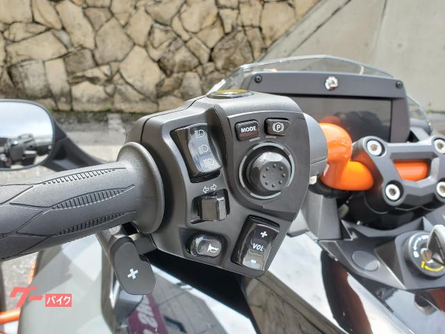 ウィンカーや、操作スイッチはバイクに近いです! ウィンカーや、操作スイッチはバイクに近いです!