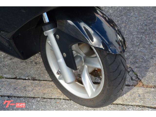 当店はスズキ現行車を中心に各メーカー新車、中古車を常時30台ラインナップ。 当店はスズキ現行車を中心に各メーカー新車、中古車を常時30台ラインナップ。