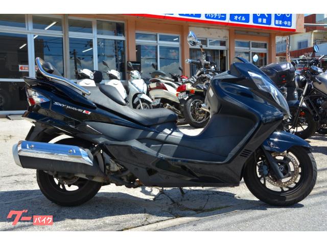 当店はスズキ現行車を中心に各メーカー新車、中古車を常時30台ラインナップ。 当店はスズキ現行車を中心に各メーカー新車、中古車を常時30台ラインナップ。
